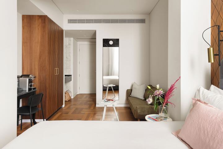Room 25 of 63