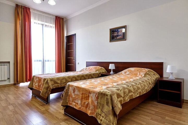 Room 5 of 117