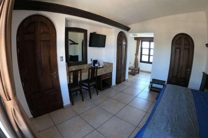 Room 8 of 40