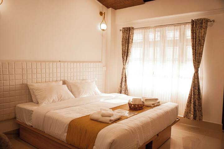 Room 5 of 10
