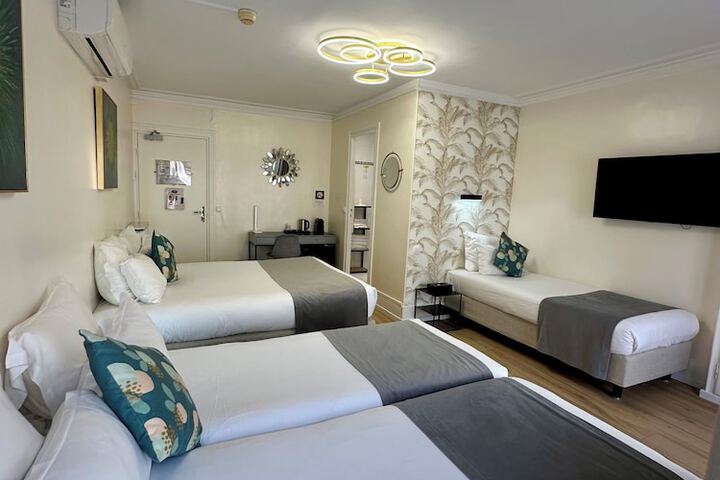 Room 12 of 85