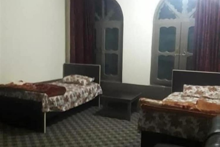 Room 4 of 9