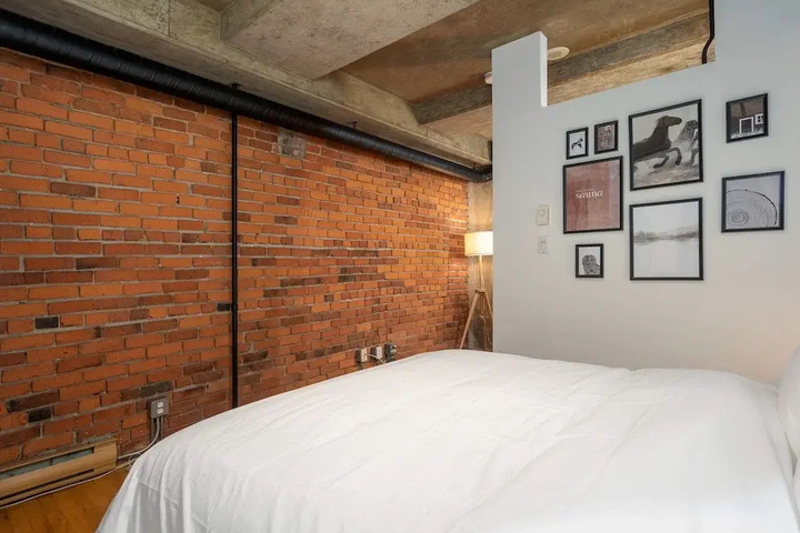 Room 6 of 17