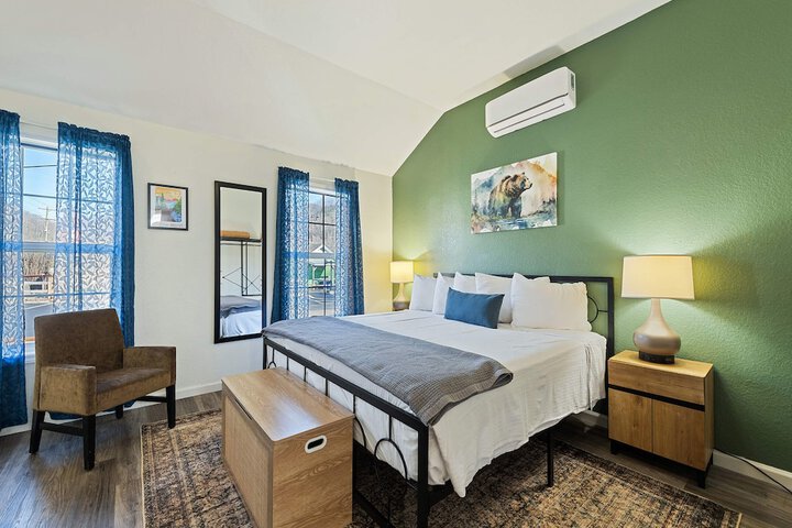 Room 22 of 65