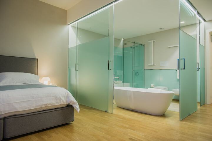 Room 10 of 32