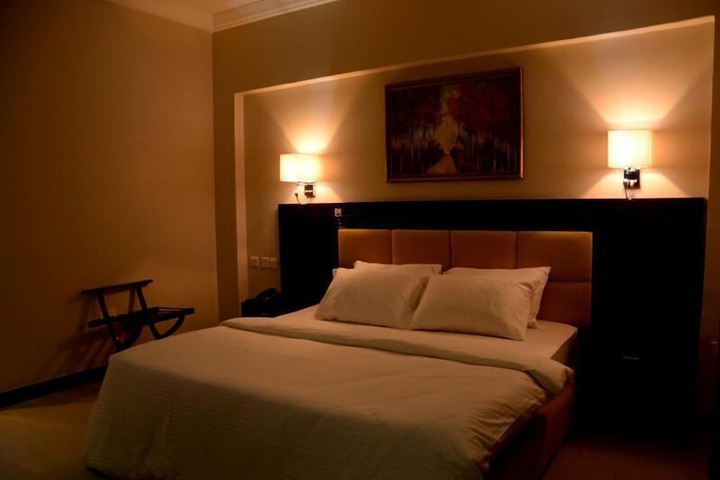 Room 11 of 21
