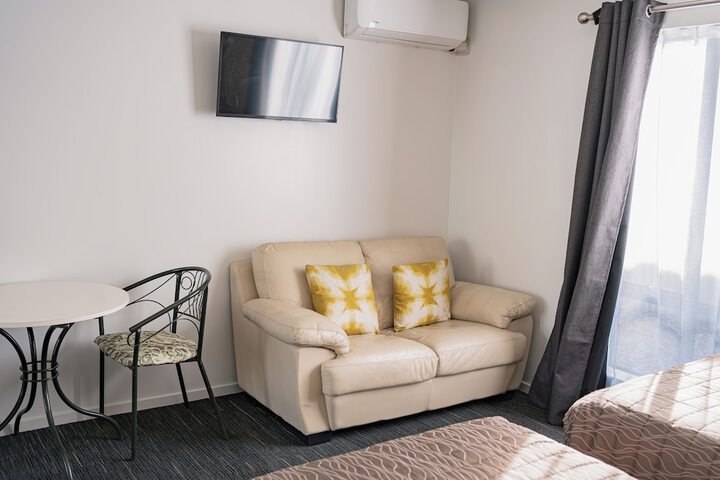 Room 4 of 33