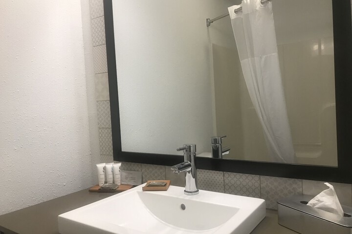 Suite 1 Bedroom (3 of 10)