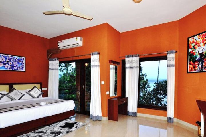 Room 3 of 20