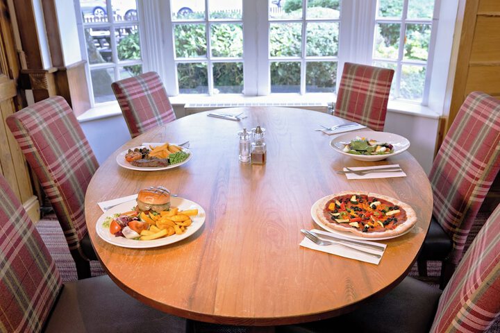 Dining 22 of 32