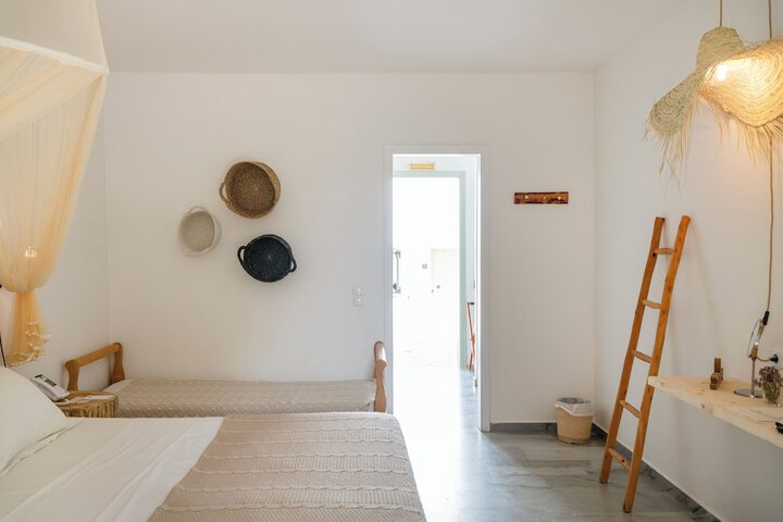 Room 52 of 183