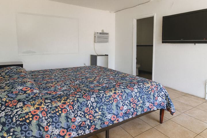 Room 4 of 12