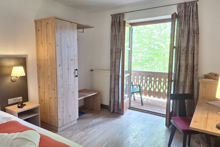 Room 18 of 90