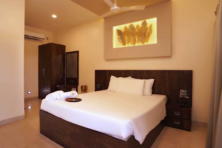 Room 5 of 40