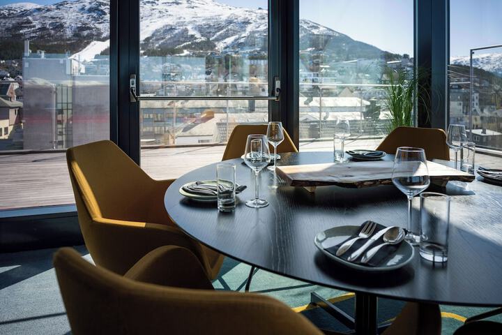 Dining 55 of 80
