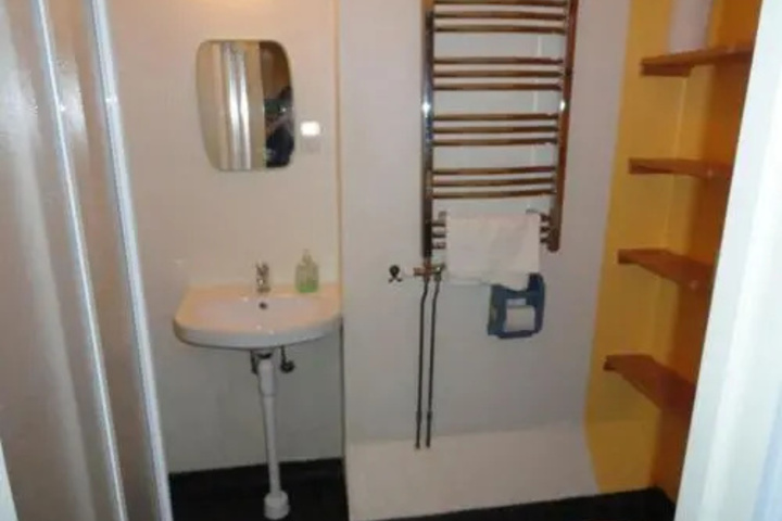 Room 7 of 18