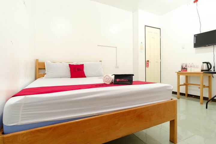 RedDoorz near Coron Coliseum