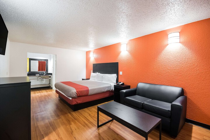 Room 14 of 36