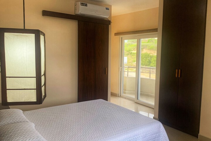 Room 6 of 32