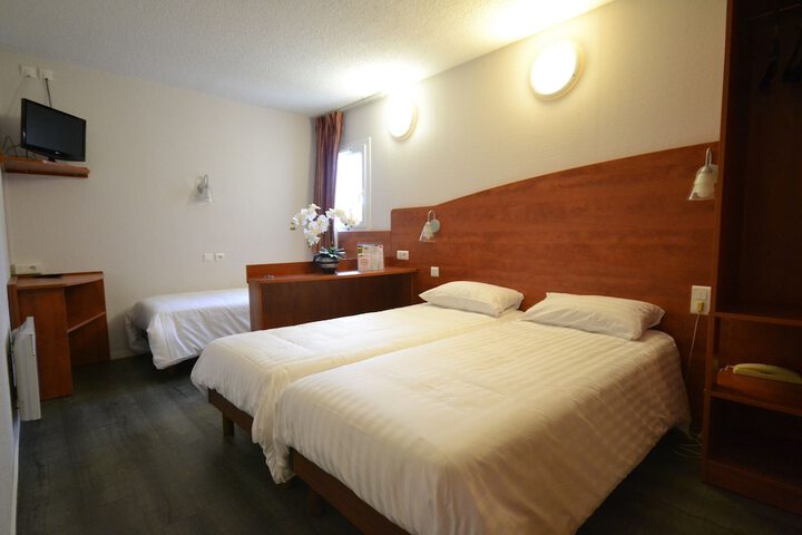 Room 5 of 73
