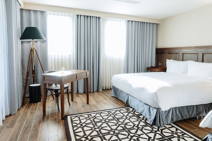 Room 40 of 243