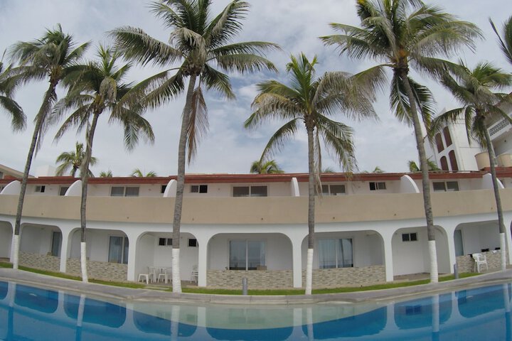 Hotel Pool