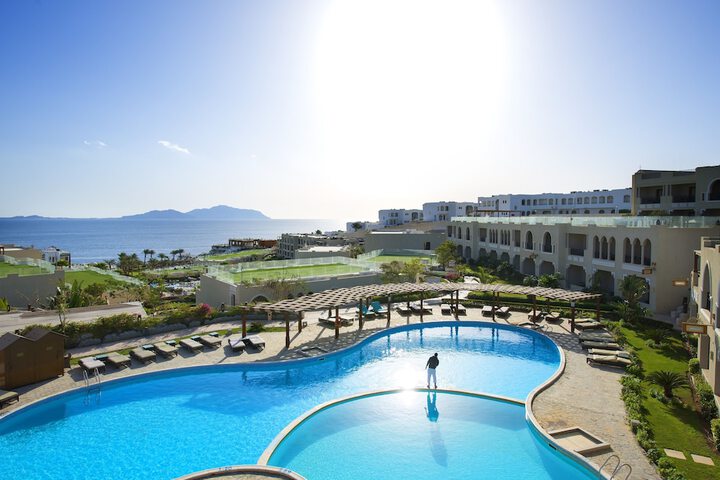 Hotel Pool