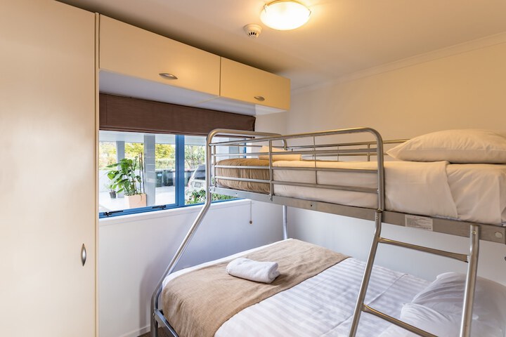 Room 27 of 100