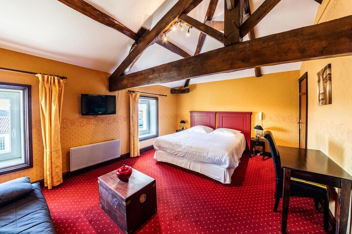 Room 3 of 40