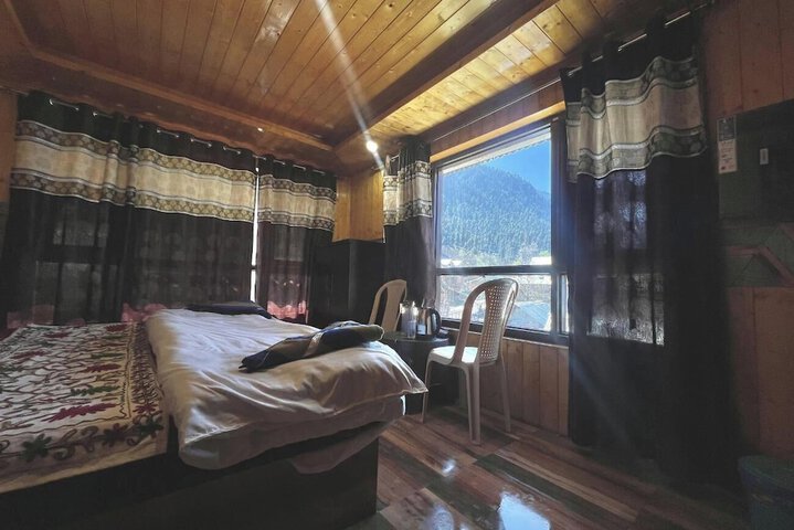 Room 6 of 14