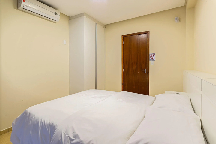 Room 3 of 10