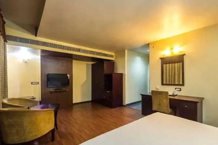 Room 4 of 8