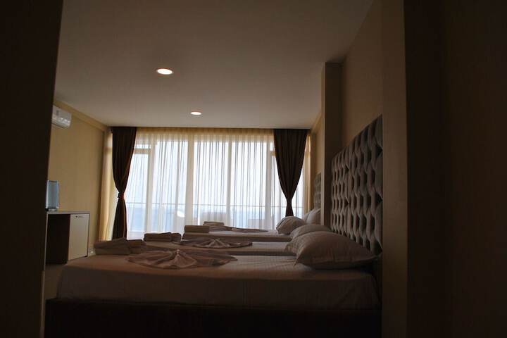 Room 13 of 25