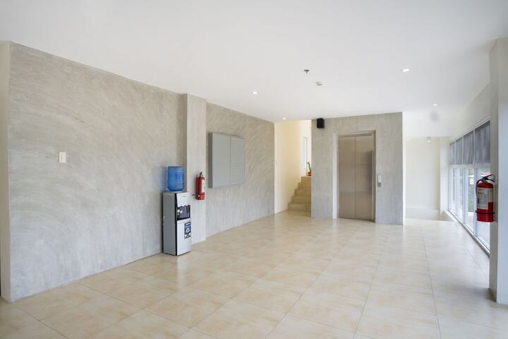 Ballroom/Hall 21 of 28