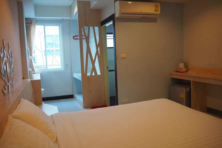 Room 33 of 65