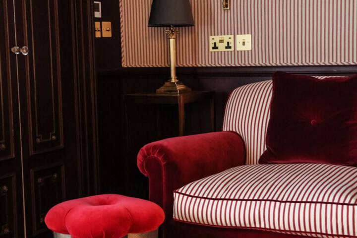 Lounge 74 of 87