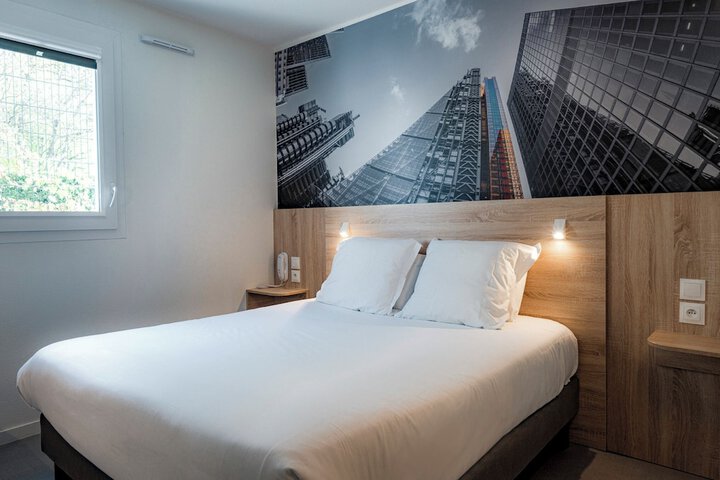 Room 14 of 33