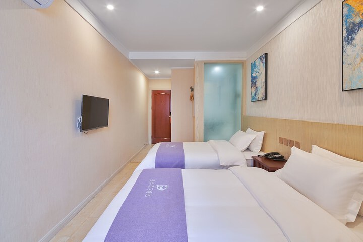 Room 12 of 60