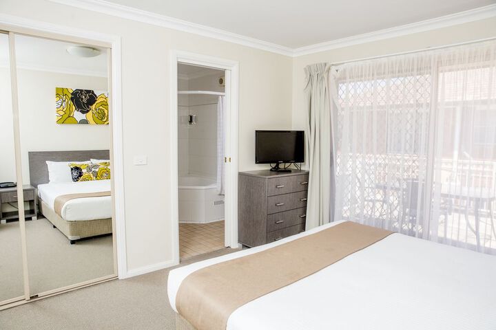 Room 37 of 136