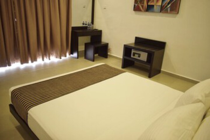 Room 9 of 32