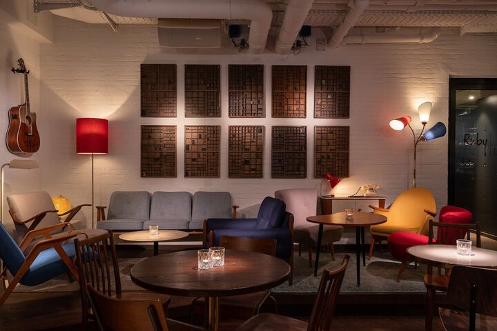 Lounge 57 of 82