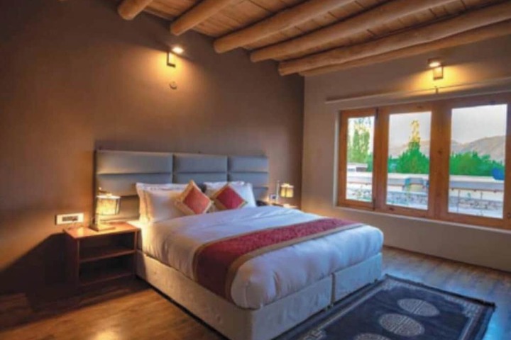 Room 2 of 9