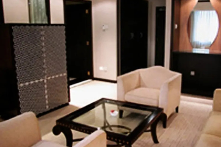 Room 5 of 13