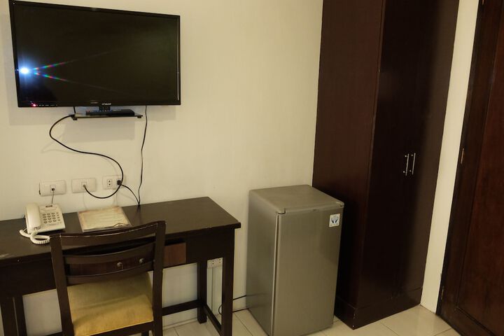 Room 28 of 82