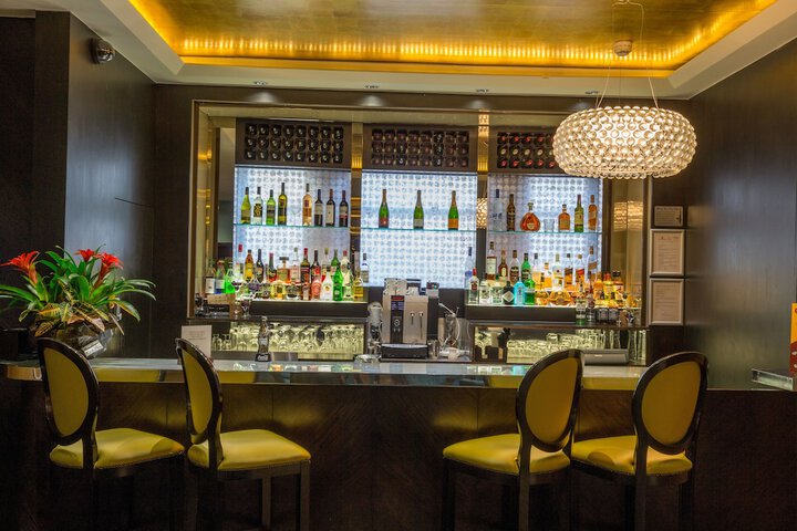 Lounge 107 of 127