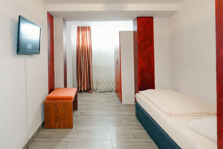 Room 12 of 41