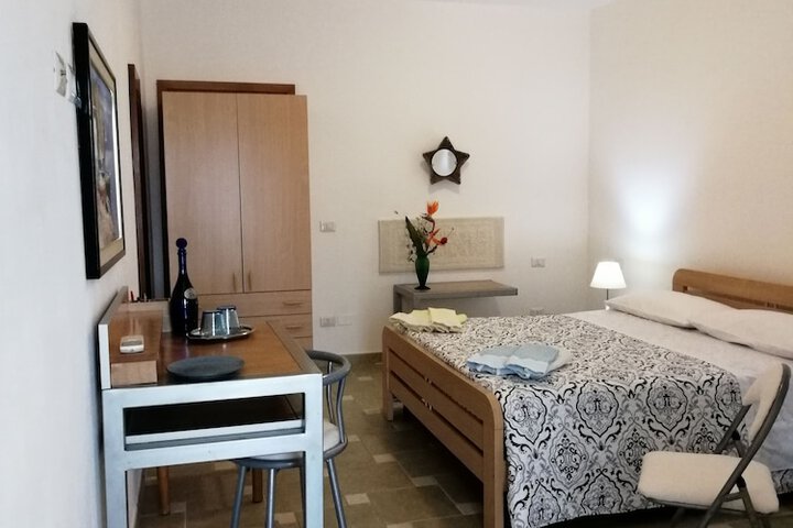 Room 10 of 18
