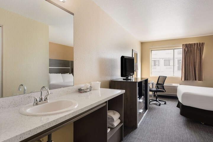 Room 9 of 27