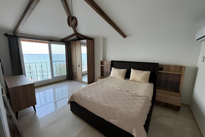 Room 6 of 21