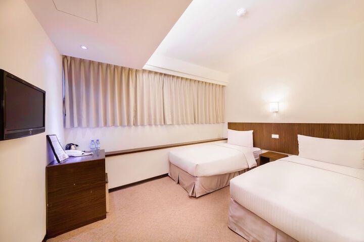 Room 11 of 36
